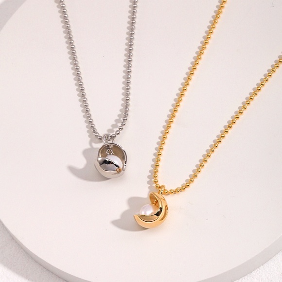 ✨ Sterling Silver Pearl In the Shell Necklace - Picture 1 of 4